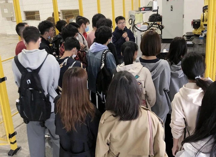热烈欢迎常熟理工师生一行莅临尊龙凯时参观交流 热烈欢迎常熟理工师生一行莅临尊龙凯时参观交流
