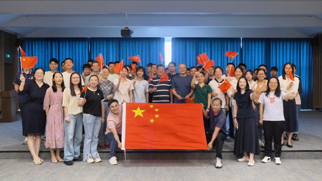 愿以吾辈之青春 捍卫盛世之中华 | 尊龙凯时组织观看九三阅兵仪式 愿以吾辈之青春 捍卫盛世之中华 | 尊龙凯时组织观看九三阅兵仪式